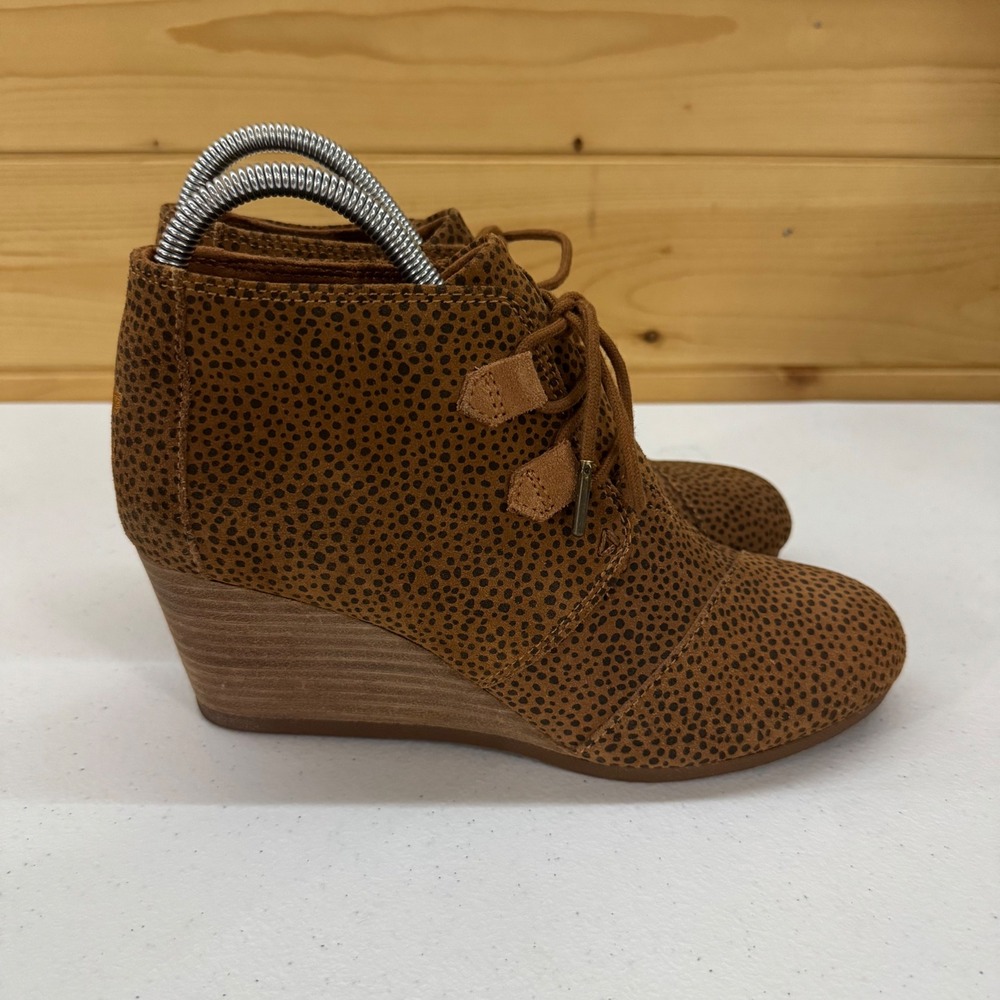 TOMS Kala Wedge Booties Brown Cheetah Print Lace Up Ankle Boots Womens 8.5